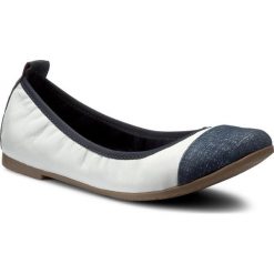Baleriny LASOCKI - WI23-RITA-02 Biały/Niebieski. Białe baleriny damskie Lasocki, bez wzorów, ze skóry, bez obcasa, bez zapięcia. W wyprzedaży za 59,98 zł.