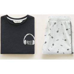 Mango Kids - Piżama dziecięca Noise 110-164 cm. Szare piżamy chłopięce Mango Kids, z nadrukiem, z bawełny, z krótkim rękawem. Za 69,90 zł.