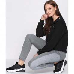 Jasnoszare Legginsy Prepossessing. Szare legginsy Born2be, l. Za 29,99 zł.