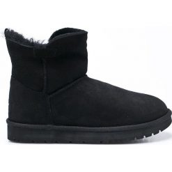 Tamaris - Śniegowce. Czarne buty zimowe damskie marki Tamaris, z materiału, z okrągłym noskiem, na obcasie. W wyprzedaży za 299,90 zł.