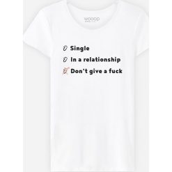 Koszulka "Single" w kolorze białym. Białe koszulki damskie Wooop, m, z nadrukiem, z bawełny, z okrągłym kołnierzem. W wyprzedaży za 56,95 zł.