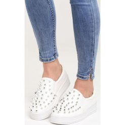 Białe Slip On Power Rock. Białe trampki damskie slip on marki Reserved, na wysokim obcasie. Za 89,99 zł.
