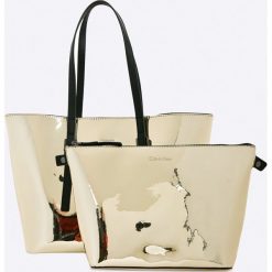 Torebki i plecaki damskie: Calvin Klein Jeans – Torebka Zone Medium Shopper Metalic