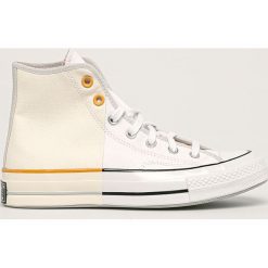 Converse - Trampki. Białe trampki i tenisówki damskie Converse, bez wzorów, z gumy, na sznurówki. W wyprzedaży za 329,90 zł.