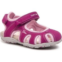 Sandały GEOX - J S.Roxanne D J92D9D 05015 CP8E8 M Dk Raspberry/Pink. Różowe sandały dziewczęce Geox, ze skóry ekologicznej, bez zapięcia. Za 239,00 zł.