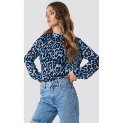 Rut&Circle Plisowana bluzka - Blue. Niebieskie bluzki damskie marki Rut&Circle, bez wzorów, z poliesteru, ze stójką, bez rękawów. Za 161,95 zł.