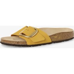 Birkenstock - Sandały damskie ze skóry – Madrid Big Buckle, żółty. Żółte sandały damskie Birkenstock, bez wzorów, ze skóry, eleganckie, bez obcasa, bez zapięcia. Za 379,95 zł.