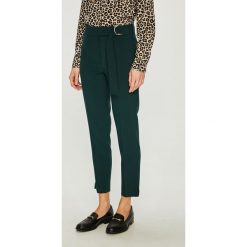 Answear - Spodnie Heritage. Zielone spodnie damskie marki ANSWEAR, s, z elastanu, z podwyższonym stanem. W wyprzedaży za 129,90 zł.