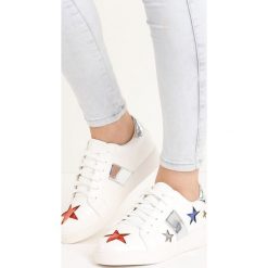 Biało-Srebrne Buty Sportowe Teran. Szare buty sportowe damskie Born2be, bez wzorów, z lakierowanej skóry, sportowe. Za 59,99 zł.