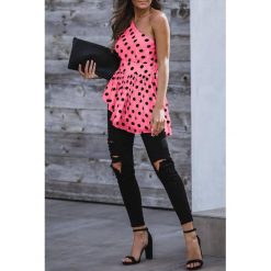 Bluzka DIZELA PINK. Różowe bluzki damskie IVET, bez wzorów, eleganckie, z asymetrycznym kołnierzem, bez rękawów. W wyprzedaży za 79,00 zł.