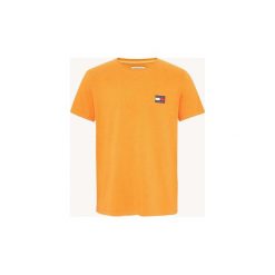 T-shirty z krótkim rękawem Tommy Jeans DM0DM06595 BADGE TEE. Pomarańczowe t-shirty męskie Tommy Jeans, s, bez wzorów, z jeansu, bez kołnierzyka, krótkie. Za 151,38 zł.