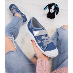 Trampki dziecięce Befado 251Y094 Jeansowe. Trampki dziewczęce Befado, bez wzorów, z jeansu, bez zapięcia. Za 49,99 zł.