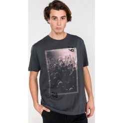 Pepe Jeans Myers Koszulka Szary. Szare podkoszulki męskie Pepe Jeans, xl, z nadrukiem, z bawełny, z krótkim rękawem. Za 180,95 zł.