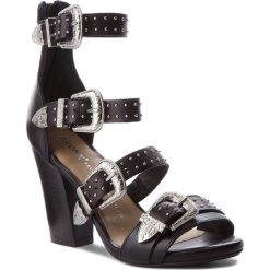 Sandały BRONX - 84613-A BX 1467 Black 01. Czarne klapki damskie Bronx, bez wzorów, ze skóry, bez obcasa, na obcasie. W wyprzedaży za 239,00 zł.