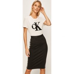 Calvin Klein Jeans - T-shirt. Białe bluzki damskie Calvin Klein Jeans, s, z nadrukiem, z bawełny, z okrągłym kołnierzem, z krótkim rękawem. Za 199,90 zł.