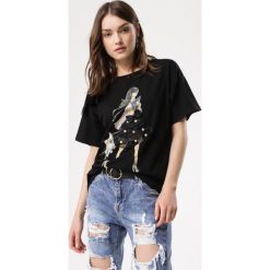 Czarny T-shirt Personality. Czarne t-shirty damskie marki Born2be, uniwersalny. Za 59,99 zł.