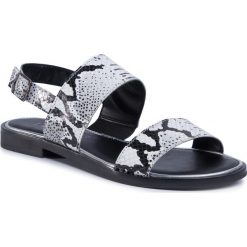 Sandały LASOCKI - WI23-FOXI-14F White. Białe klapki damskie Lasocki, bez wzorów, ze skóry, bez obcasa, na obcasie. Za 119,99 zł.