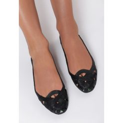 Czarne Balerinki Heart To Heart. Czarne baleriny damskie Renee, bez wzorów, bez obcasa. W wyprzedaży za 49,99 zł.