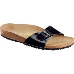 Birkenstock - Klapki Madrid. Czarne klapki damskie Birkenstock, w paski, ze skóry, na wysokim obcasie. Za 249,90 zł.