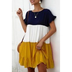 Sukienka MELINDA YELLOW. Żółte sukienki damskie IVET, na co dzień, bez wzorów, bez kołnierzyka, z krótkim rękawem, krótkie, mini. W wyprzedaży za 49,00 zł.