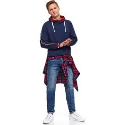 Bluza z luźnym golfem. Niebieskie bluzy męskie Top Secret, na zimę, xl, w paski, z bawełny, z golfem, bez rękawów, bez kaptura. W wyprzedaży za 49,99 zł.