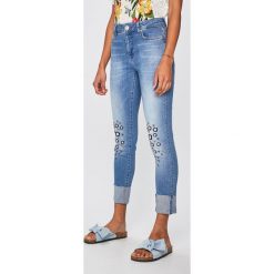 Desigual - Jeansy. Niebieskie jeansy damskie skinny marki Desigual, m, z elastanu. Za 449,90 zł.