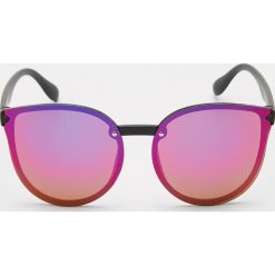 Okulary przeciwsłoneczne z barwionym szkłem - Wielobarwny. Okulary przeciwsłoneczne damskie Sinsay. Za 14,99 zł.