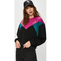 Wrangler - Bluza. Czarne bluzy damskie Wrangler, s, z nadrukiem, z bawełny, bez rękawów, bez kaptura. W wyprzedaży za 99,90 zł.