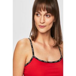 Levi's - Biustonosz. Czerwone biustonosze sportowe damskie Levi's®, s, bez wzorów, z elastanu. W wyprzedaży za 69,90 zł.