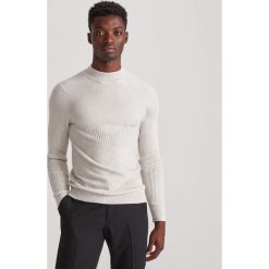 Sweter z domieszką wełny - Jasny szary. Szare swetry męskie Reserved, s, bez wzorów, z wełny, bez kołnierzyka, bez kaptura. Za 139,99 zł.