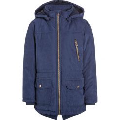 Blue Seven Kurtka zimowa dunkelblau. Niebieskie kurtki dziewczęce przeciwdeszczowe Blue Seven, na zimę, z materiału. W wyprzedaży za 125,40 zł.