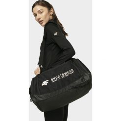 Torba 2w1. Torebki damskie sportowe w paski, sportowe, na ramię, bez dodatków. W wyprzedaży za 99,99 zł.