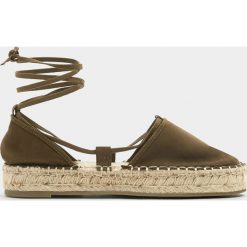 Espadryle damskie: Wiązane espadryle z zakrytymi palcami i piętą