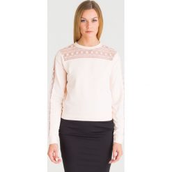 Różowa bluza Trussardi Jeans z długim rękawem. Różowe bluzy damskie l, z aplikacjami, z jeansu, długie. Za 284,50 zł.