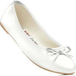 Baleriny bonprix biały. Białe baleriny damskie bonprix, bez wzorów, z syntetyku, bez obcasa. Za 54,99 zł.