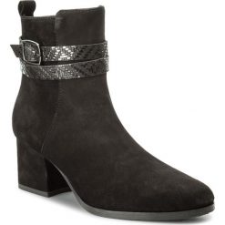 Botki TAMARIS - 1-25057-29 Black 001. Czarne botki damskie marki Tamaris, z zamszu. W wyprzedaży za 219,00 zł.