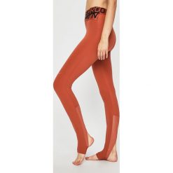 Nike - Legginsy. Pomarańczowe spodnie damskie Nike, s, z elastanu. W wyprzedaży za 159,90 zł.
