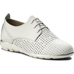 Półbuty TAMARIS - 1-23622-20 White/Silver 191. Białe półbuty damskie skórzane Tamaris. W wyprzedaży za 179,00 zł.