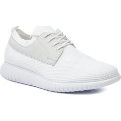 Sneakersy CALVIN KLEIN - Tavon F2047 White. Białe sneakersy męskie Calvin Klein, na co dzień, bez wzorów, ze skóry ekologicznej, klasyczne, bez zapięcia. W wyprzedaży za 399,00 zł.