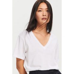 T-shirt z bawełny pima - Biały. Białe t-shirty damskie marki Reserved, s, bez wzorów, z bawełny, bez kołnierzyka. Za 89,99 zł.