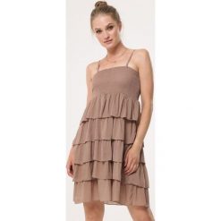 Khaki Sukienka Megacosm. Brązowe sukienki damskie Born2be, na lato, s, bez wzorów, bez kołnierzyka, bez rękawów. Za 69,99 zł.