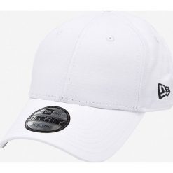 New Era - Czapka. Białe czapki męskie New Era, bez wzorów, z bawełny. W wyprzedaży za 59,90 zł.