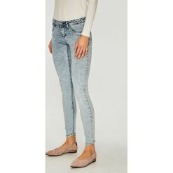 Tally Weijl - Jeansy. Niebieskie jeansy damskie TALLY WEIJL, bez wzorów, z elastanu. W wyprzedaży za 89,90 zł.