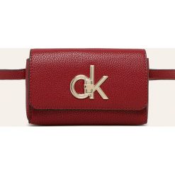 Calvin Klein - Nerka. Brązowe nerki damskie Calvin Klein, w paski, ze skóry ekologicznej, małe, bez dodatków. W wyprzedaży za 299,90 zł.