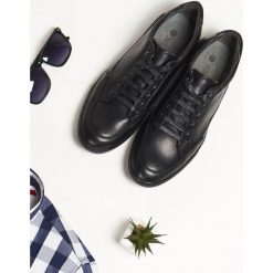 Czarne Trampki Dulce. Czarne trampki męskie Born2be, bez wzorów, na sznurówki. Za 89,99 zł.