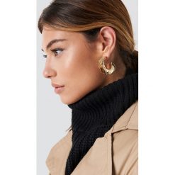 NA-KD Accessories Kolczyki koła Buckled - Gold. Różowe kolczyki damskie NA-KD Accessories, na sztyftcie. Za 40,95 zł.