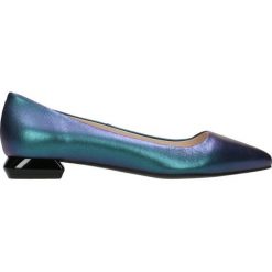 Baleriny ADORA. Niebieskie baleriny damskie marki Gino Rossi, w geometryczne wzory, ze skóry, eleganckie, na niskim obcasie. Za 249,90 zł.