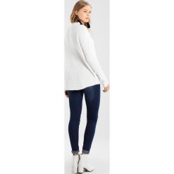 Swetry klasyczne damskie: Soyaconcept FRIDEL Sweter off white