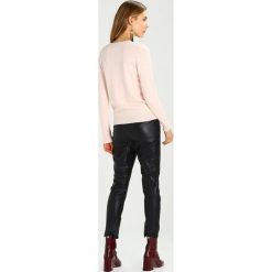 Swetry klasyczne damskie: Vila VISPONTANA Sweter peach blush