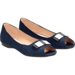 Granatowe baleriny, buty damskie VINCEZA 2886. Szare baleriny damskie Vinceza, bez wzorów, bez obcasa. W wyprzedaży za 79,00 zł.